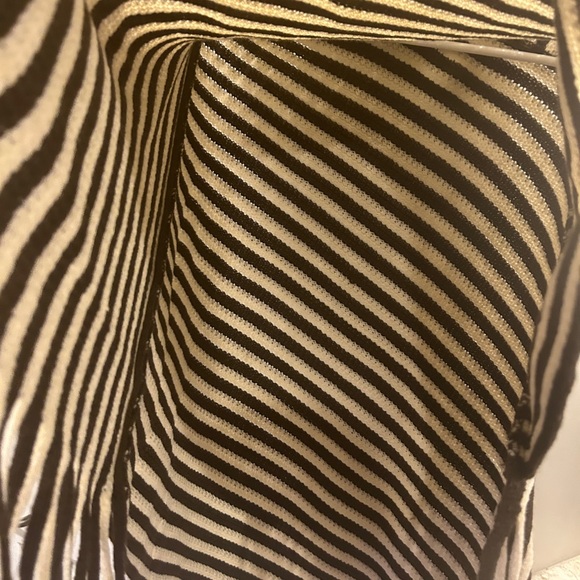 Demdaco Women’s Cowl Neck Poncho Brown Cream - Picture 8 of 8